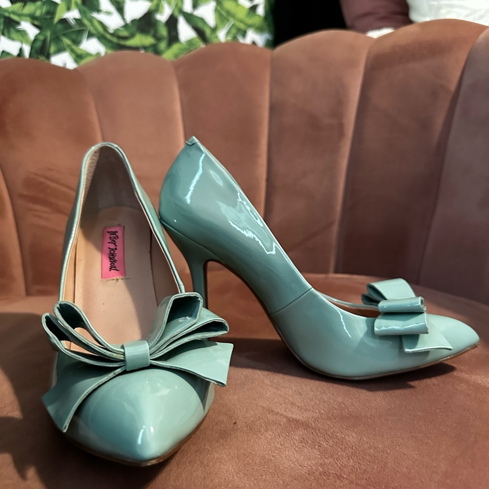 Betsey Johnson Reload Heels Size 8 1/2